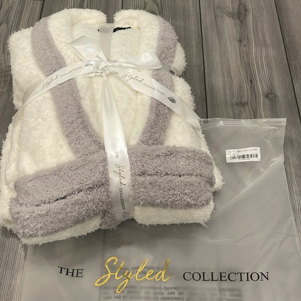 The Styled Collection Robe - Picture 3 of 3